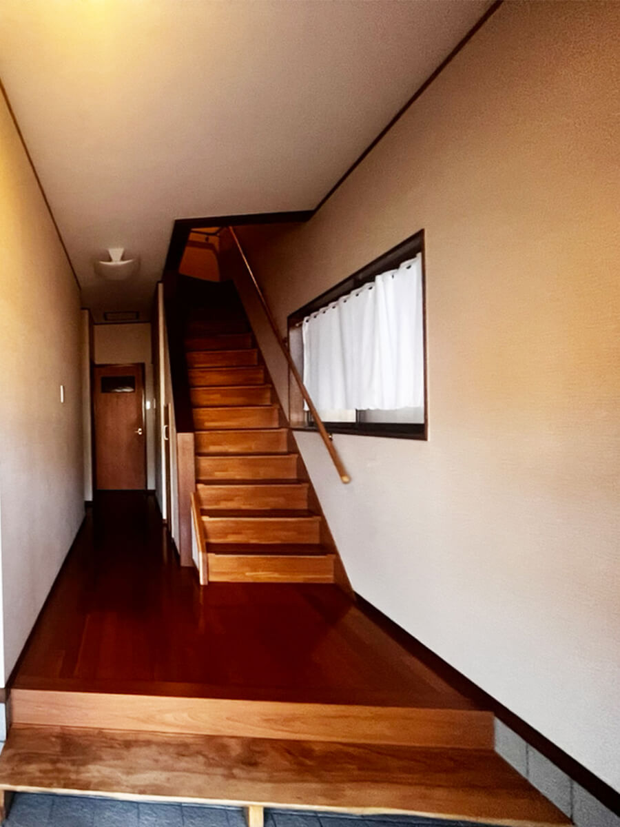 レホナ姫路継の階段